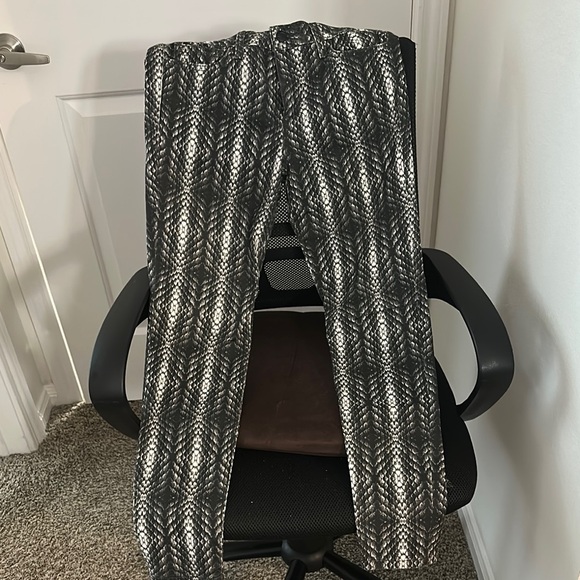 Joe's Jeans Black and White Skinny Jeans with Striped snake  Pattern - Picture 1 of 6